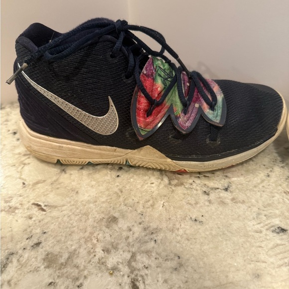 2018 Nike Kyrie 5 Multi-Color - Picture 3 of 9